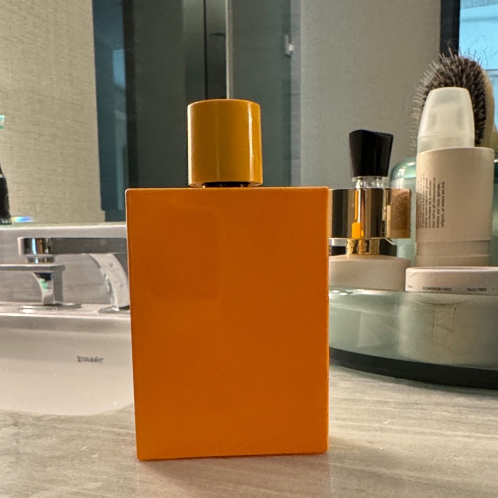 Gucci Bloom in Bright Orange Bottle - Picture 2 of 3